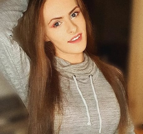 Nikki Harper exclusive actress pictures