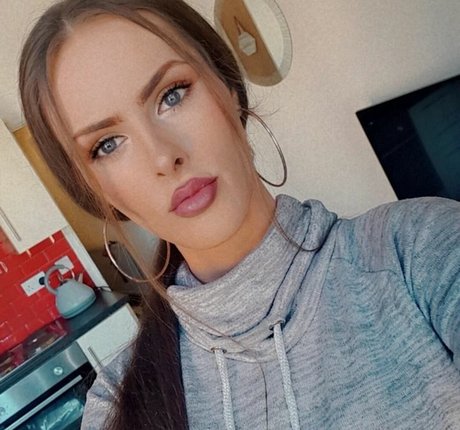 Nikki Harper model sexy pictures