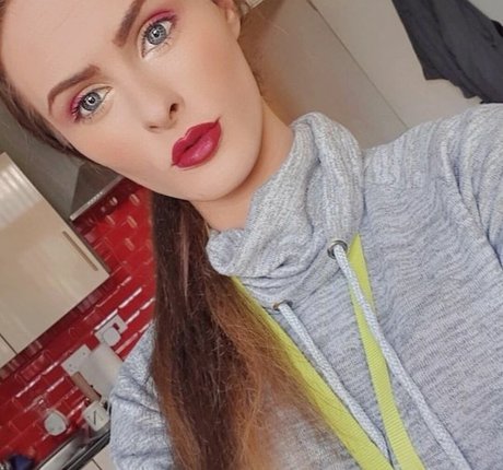 Nikki Harper model sexy pictures