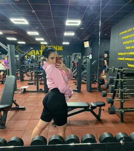 anattienn model pretty img