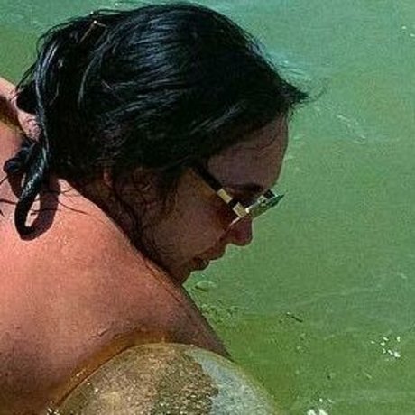 anattienn sexy model image