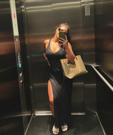 mirror selfie onlyfans hot sexy image