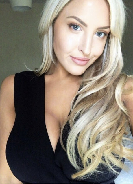 Eljonesuk pornstar photo