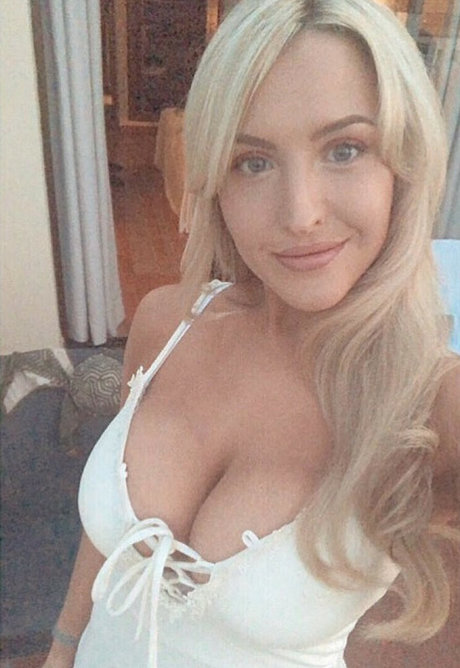 Eljonesuk pretty star photo