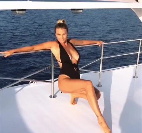 Eva Henger pornstar hd photo