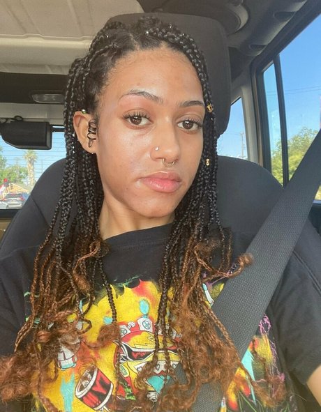 laylaybrat pornographic model img