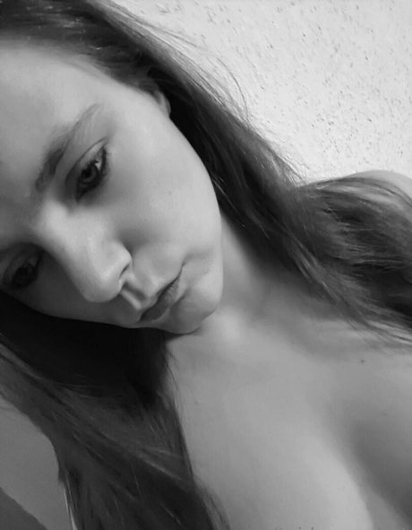 kim privat high quality model image