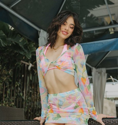 Lauren Kettering pretty actress pic