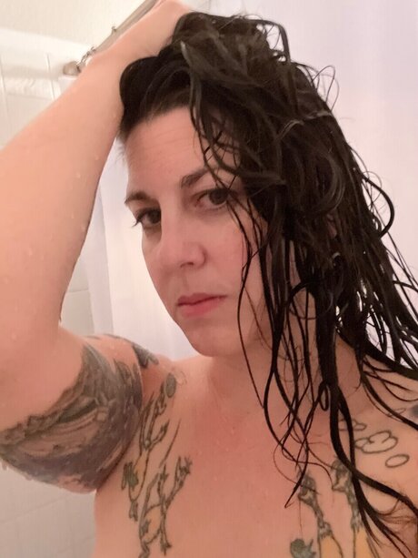 DarkHairedTemptress nude actress pictures