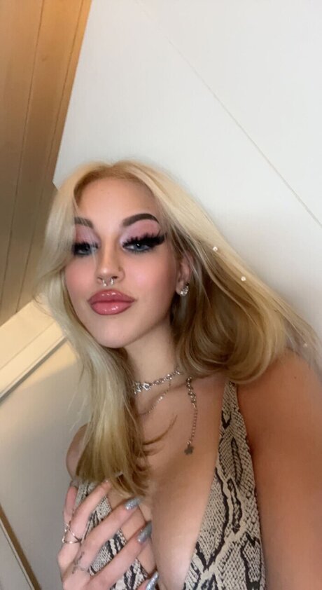 ebony smoking onlyfans free porn image