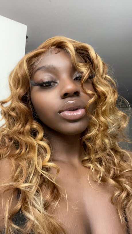 AriahMae exclusive actress image