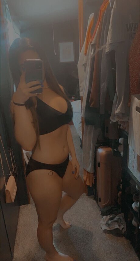 Mae_ pornstar exclusive photos