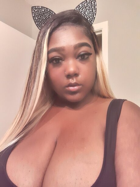 Pretty Doll model exclusive picture