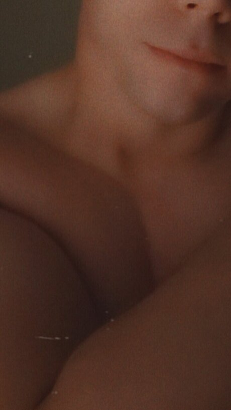 Demesto sexy actress image