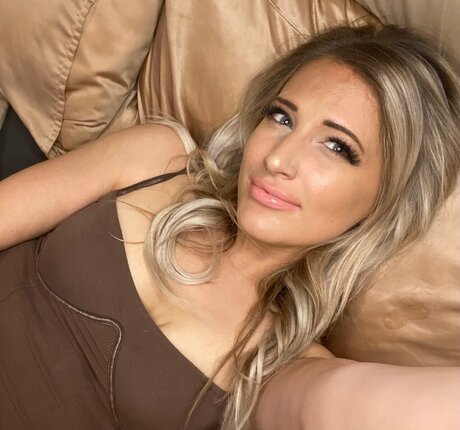 C goddess nude star pic