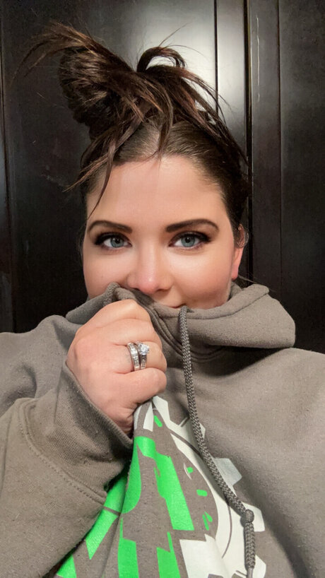 Shymomof3VIP model free gallery