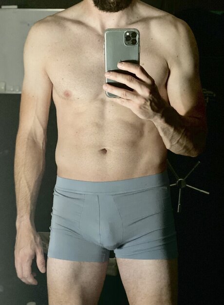 Malik321go beautiful model image