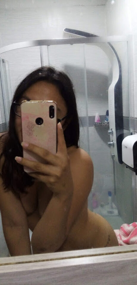 G nesis_ star naked pictures