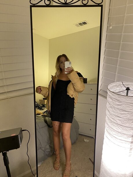 Coleybo art model gallery