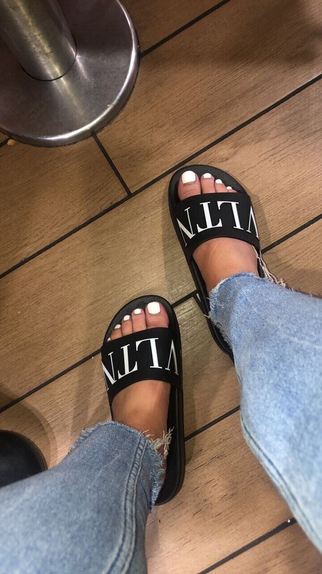 Princess feet model pretty pic