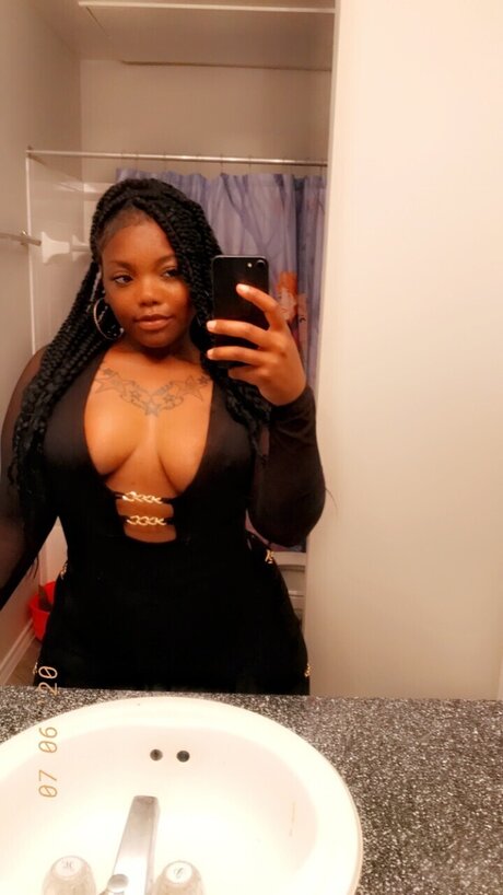 Rissa_ naked model pic