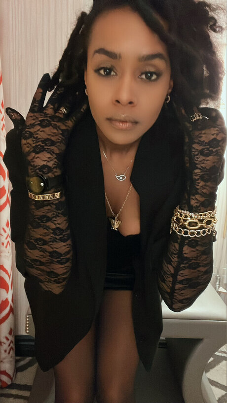 MoBellaX model perfect image