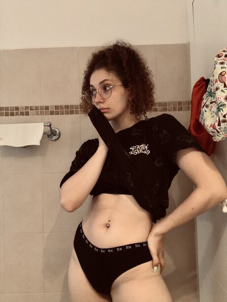 J3ssi model naked images