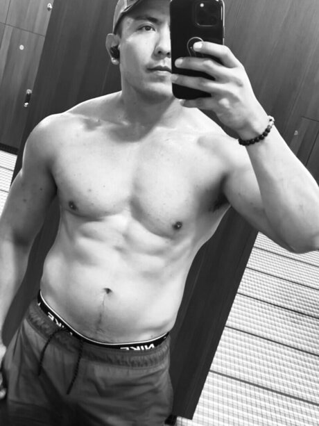 Roger pretty actress photo