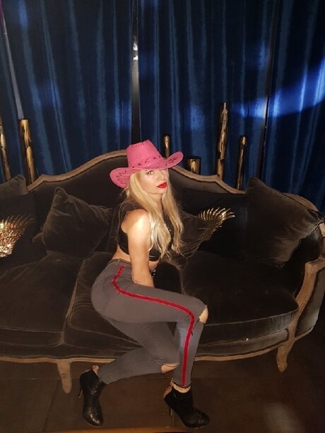 Redheels beautiful actress img