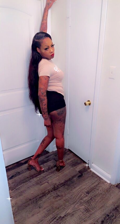 Honey Savon erotic pornstar photo