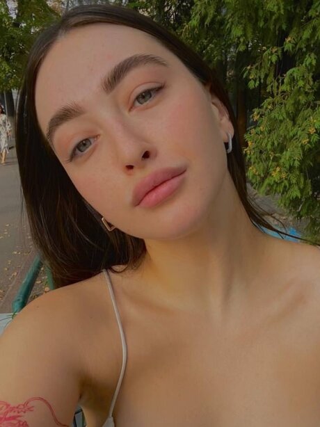 Jenifer Moons_ model pornographic images