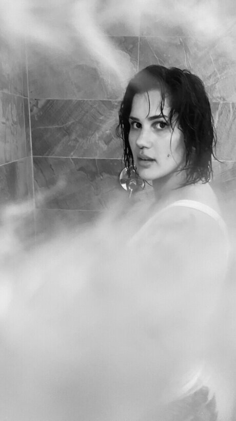 Curvy Doll star porn picture