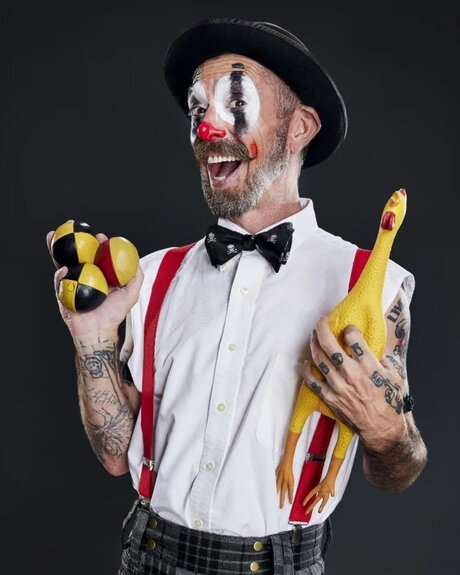 Bazoo naked actress gallery