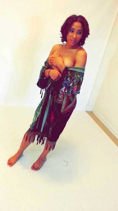 Chole model sexy picture