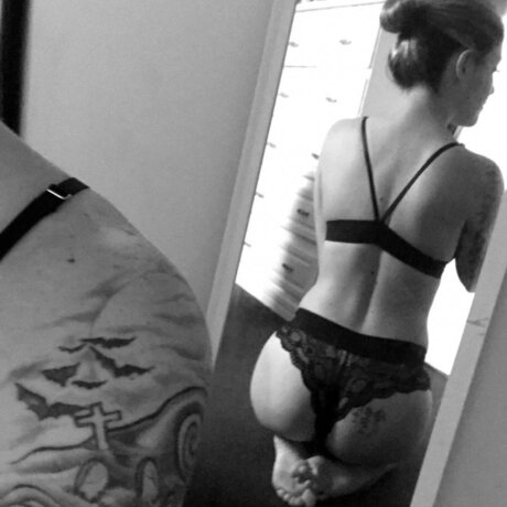 Bb93 pornstar top photo