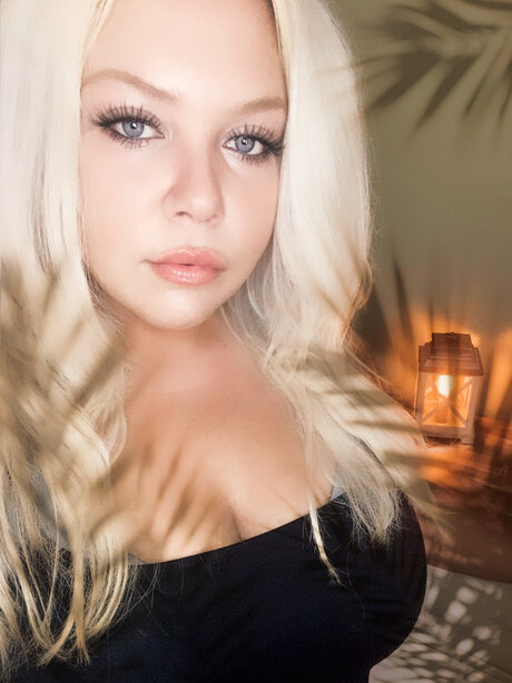 u122713218 pornstar naked image