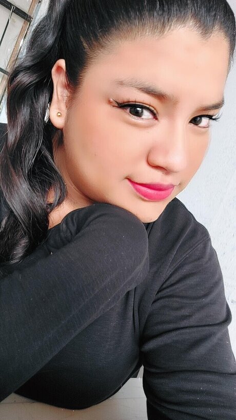 Yuritza carolina Flores garciana art actress pic