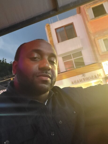 Deacon hot model images