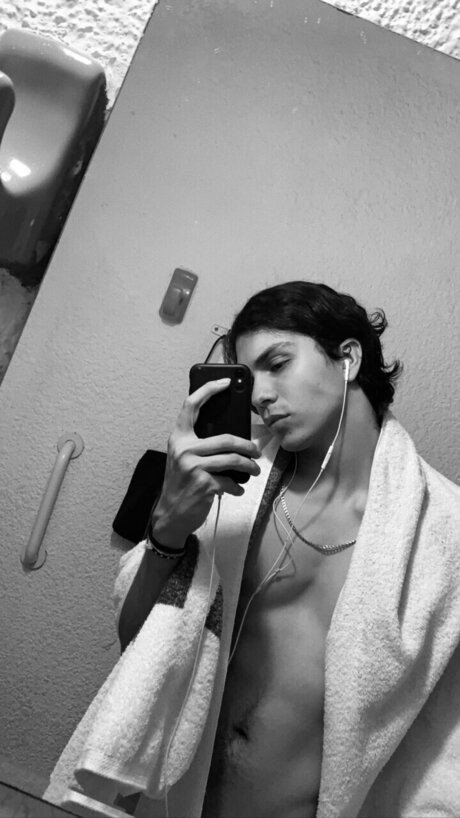 Sebastian Ferreira star high quality image