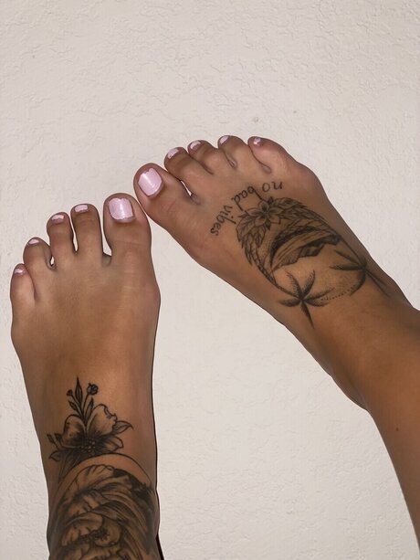 FeetLovers pornstar nude photos