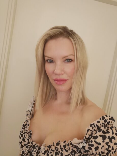 Crizz nice actress image