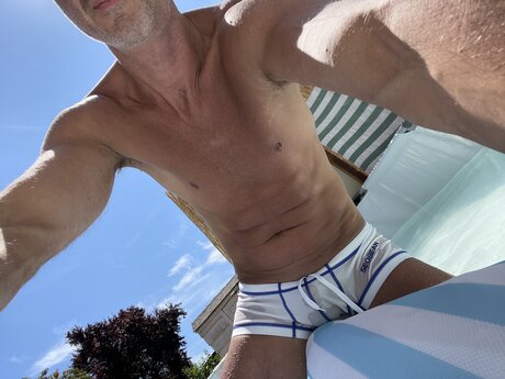 KooKr6 beautiful model image