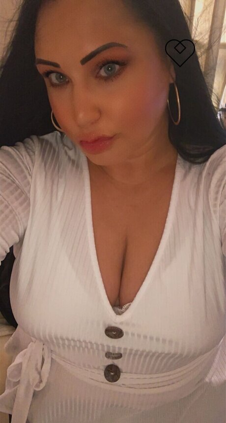 Blooming Glory nude actress picture