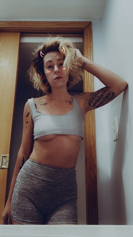 Beth Betherson naked star pictures