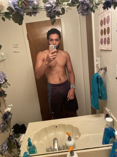 Darius Bradshaw sexy star photo