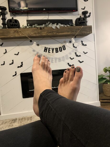 Faulty Feet xxx actress images