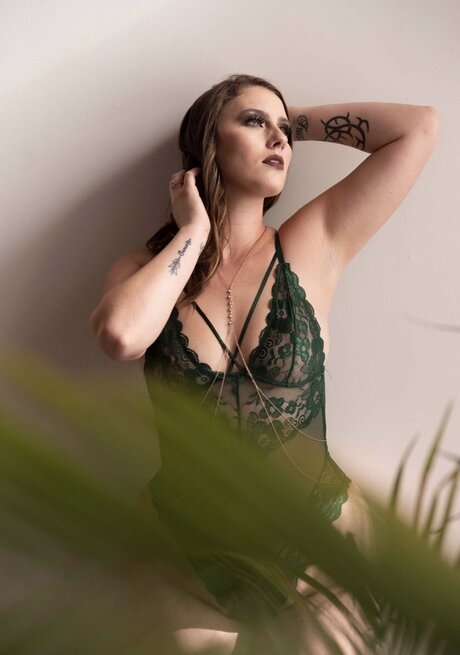 _Boudoir Mom Jezz pornstar exclusive images