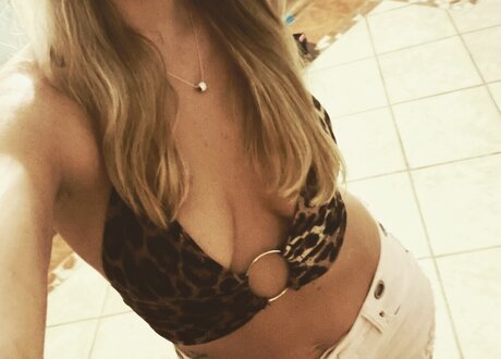 blonde babe onlyfans nudes photos