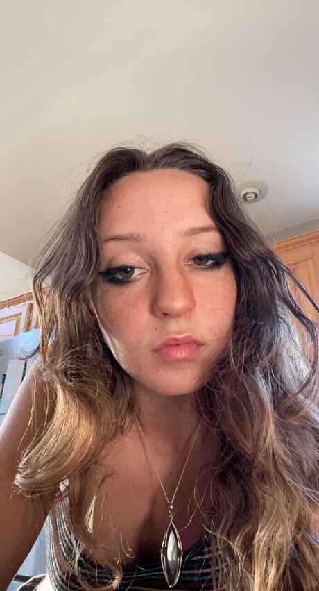 Alexah model adult img