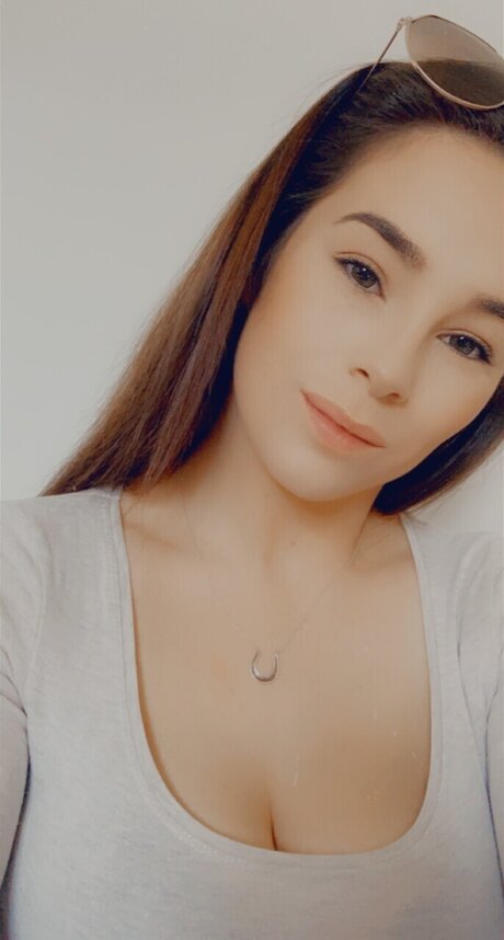 Demelza Taylor beautiful model pics